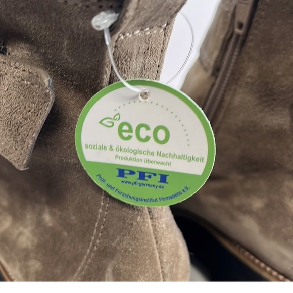 Paul Green Mara Suede Ankle Boot. NWT. Size
(NWT
5.5 US - Picture 2 of 10